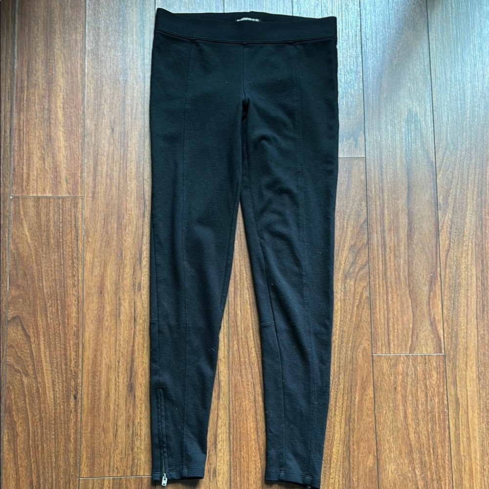 💜💜Express Black Leggings with Elastic Waistband and Zippered Tapered Legs💜💜